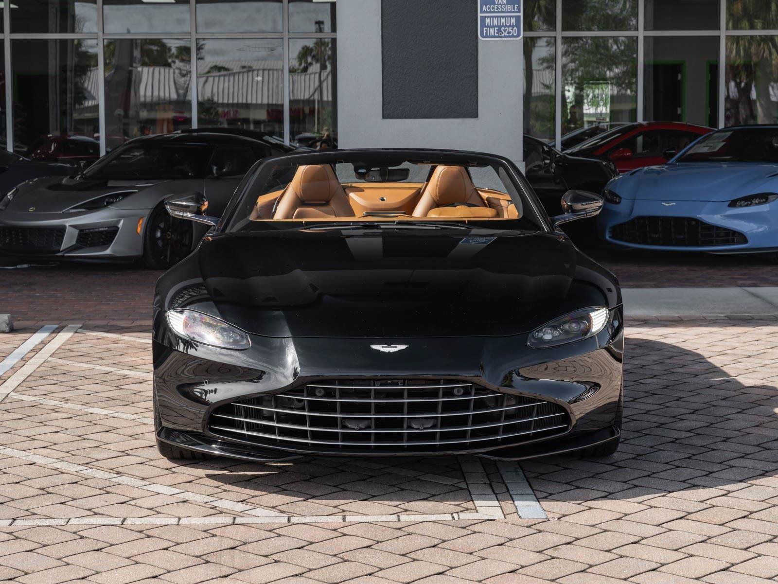 Used 2021 Aston Martin V8 Vantage Roadster RWD image 18