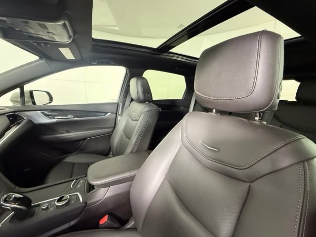 Used 2023 Cadillac XT5 Premium Luxury w/ LPO, Floor Liner Package AWD/4WD image 5