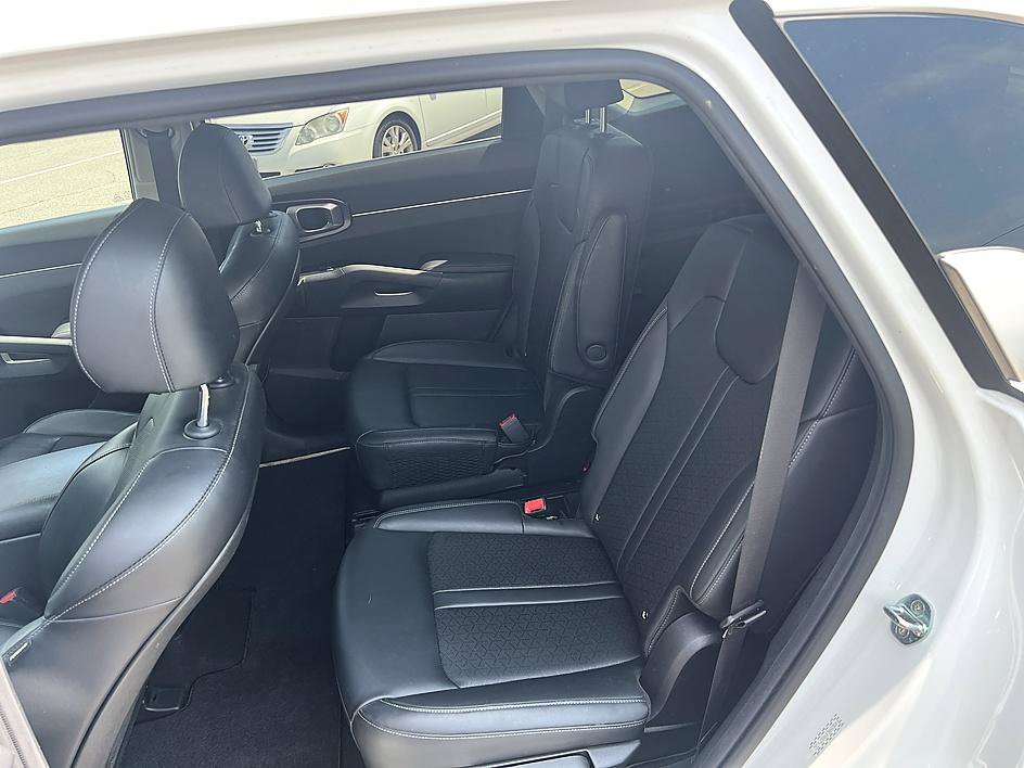 Used 2022 Kia Sorento EX w/ Panoramic Sunroof Package FWD image 14