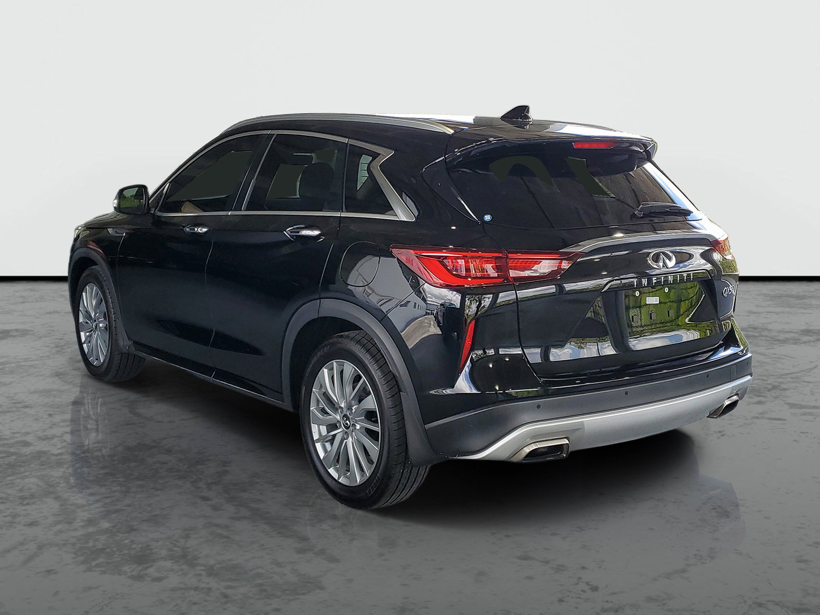 Used 2023 INFINITI QX50 Luxe FWD image 3