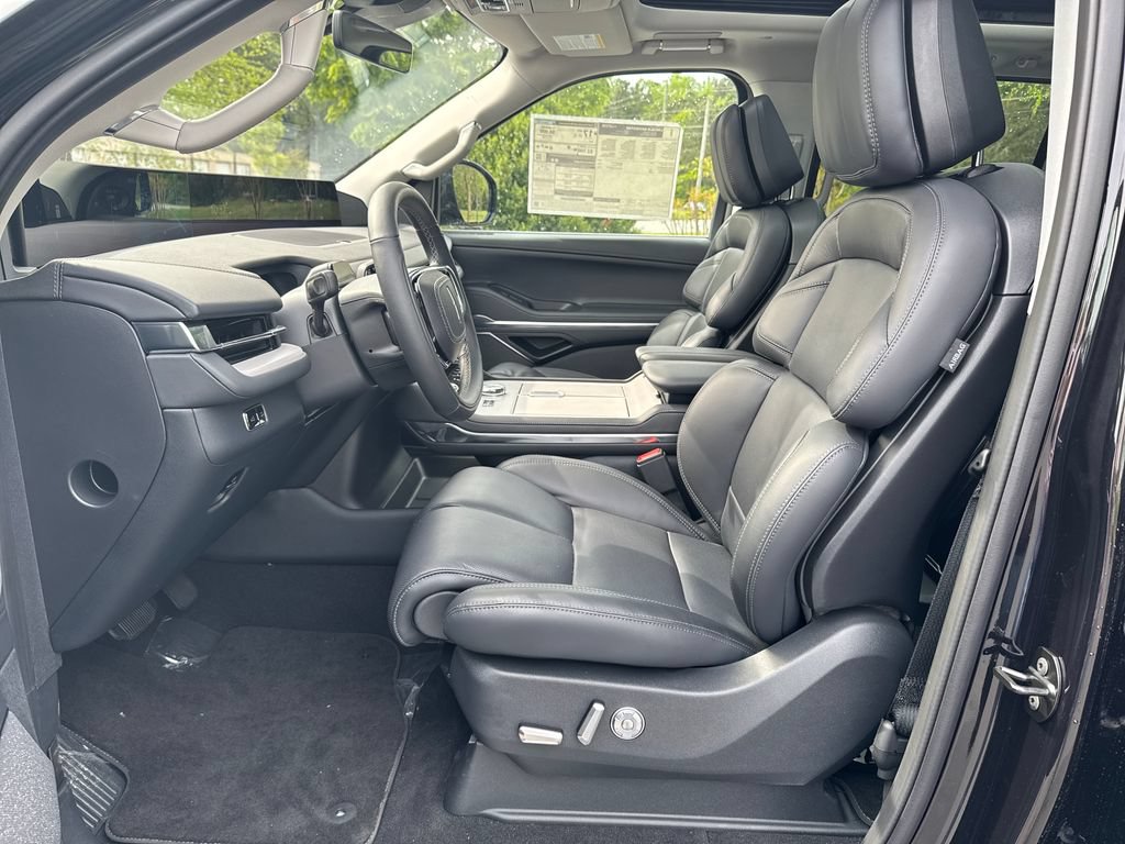 New 2025 Lincoln Navigator L Reserve AWD/4WD image 9