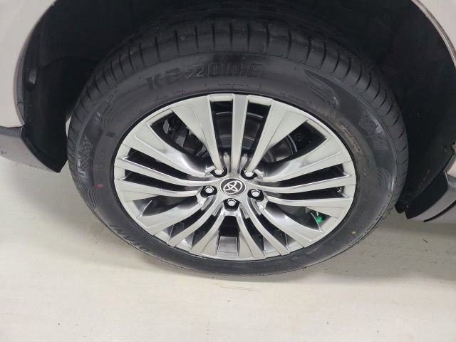 Certified 2022 Toyota Venza Limited AWD/4WD image 35