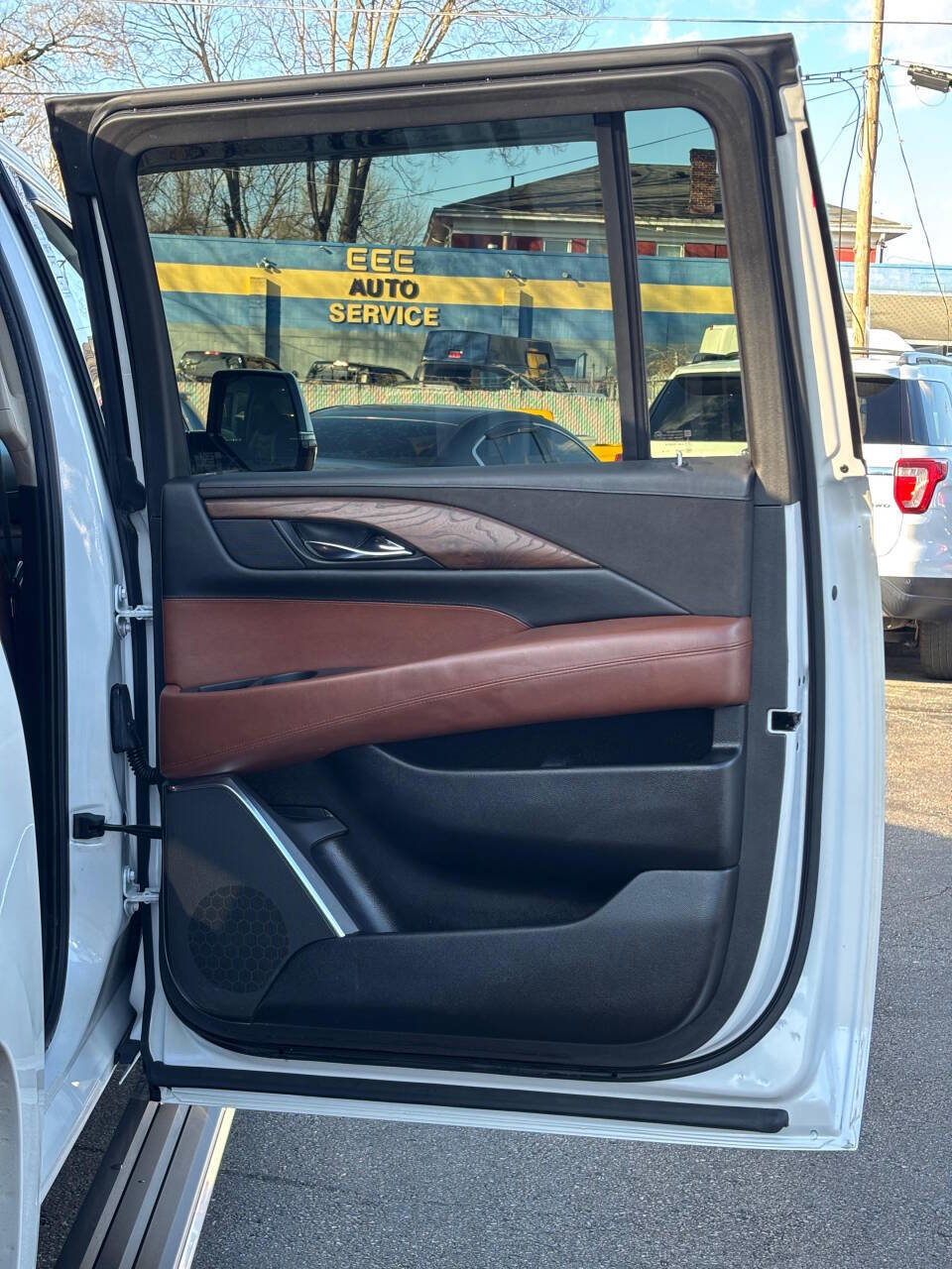 Used 2016 Cadillac Escalade ESV Premium image 17