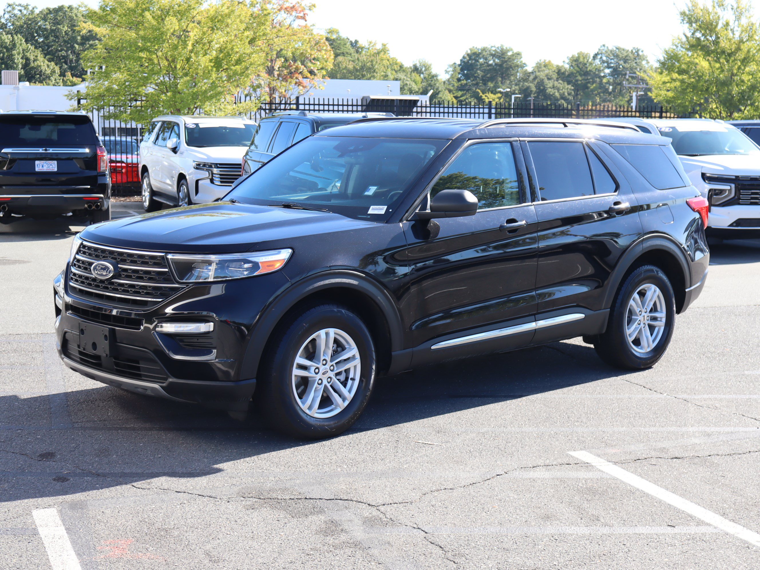 Used 2023 Ford Explorer XLT w/ Equipment Group 202A AWD/4WD image 5