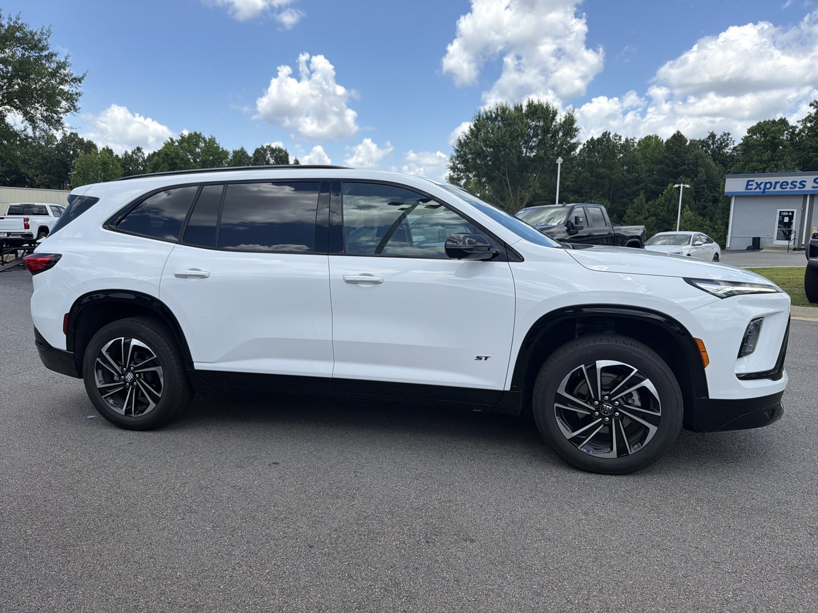 Used 2026 Buick Enclave Sport Touring FWD image 10