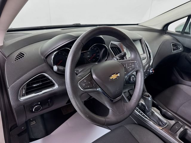 Used 2017 Chevrolet Cruze LT image 11