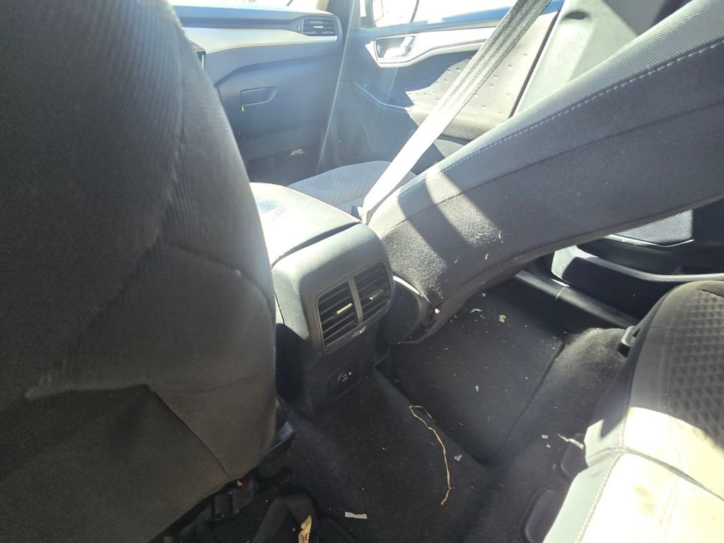 Used 2020 Ford Escape SE image 17