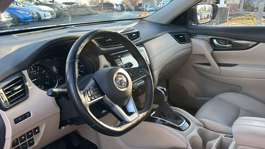 Used 2018 Nissan Rogue SL w/ Premium Package image 26