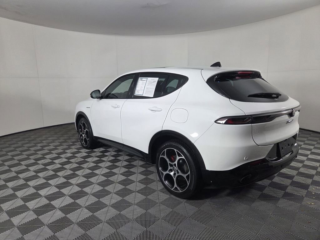 Used 2025 Alfa Romeo Tonale w/ Premium Package AWD/4WD image 8