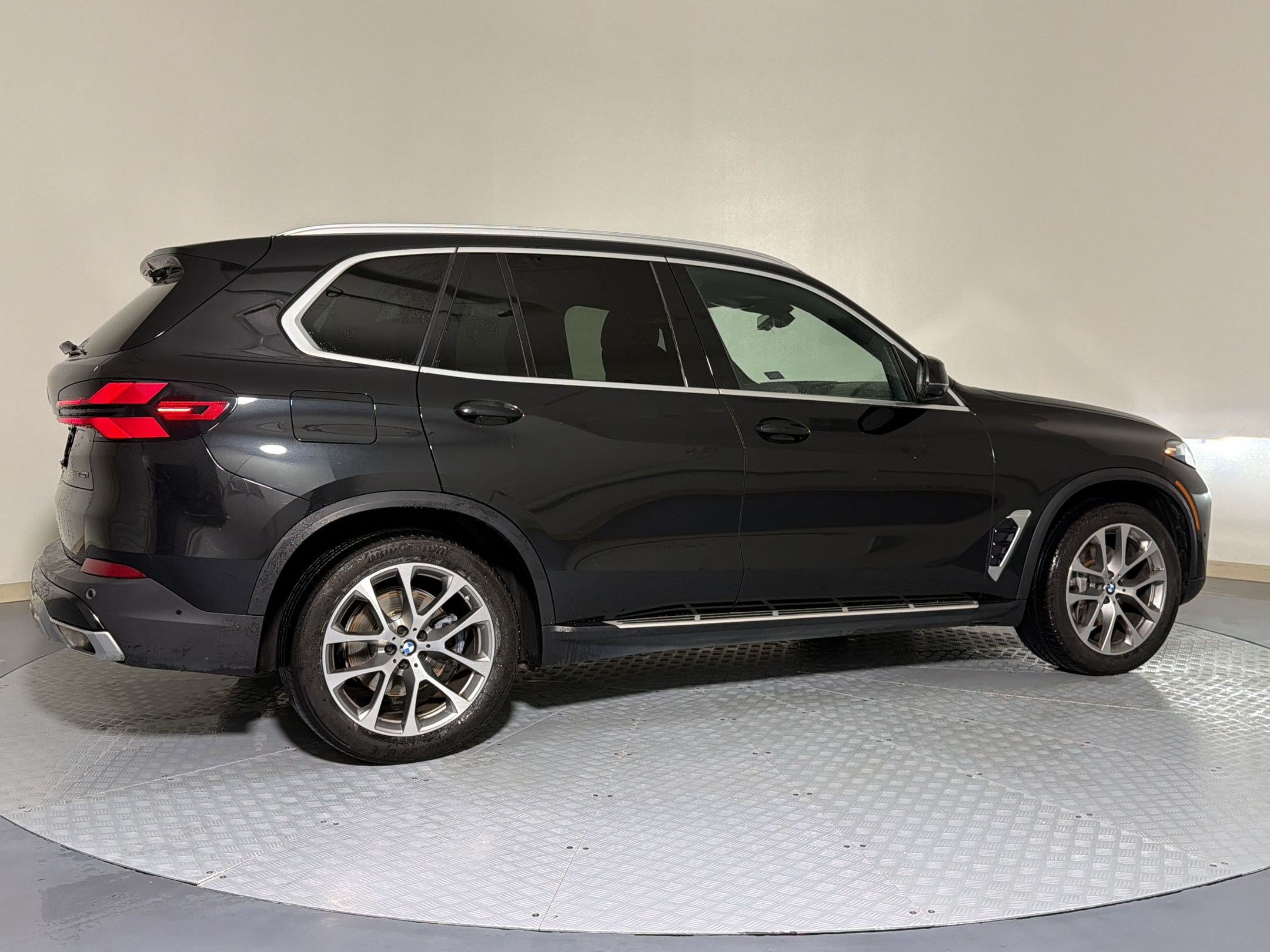 Used 2024 BMW X5 sDrive40i w/ Premium Package RWD image 6