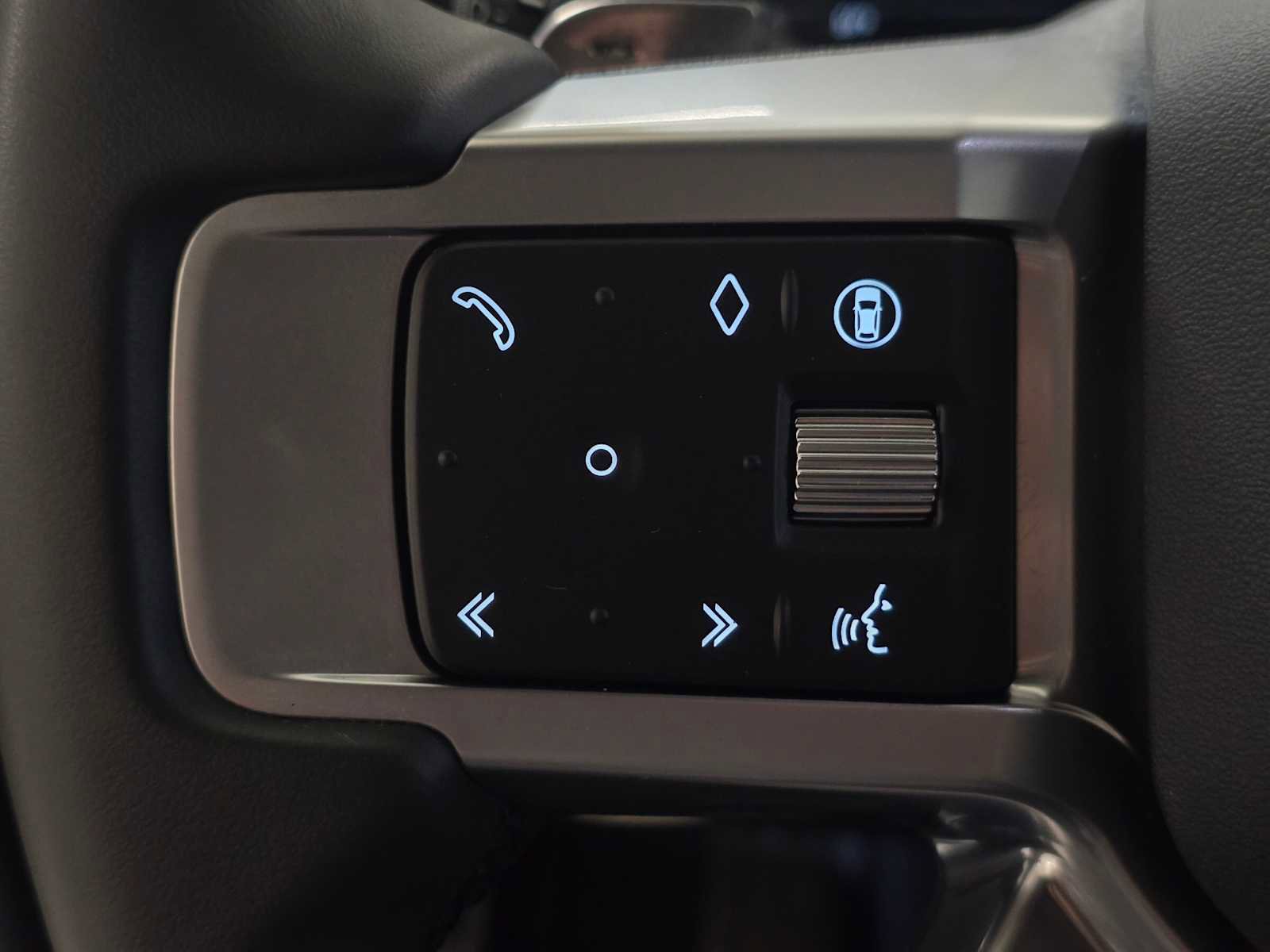 Used 2025 Land Rover Discovery Dynamic SE image 34