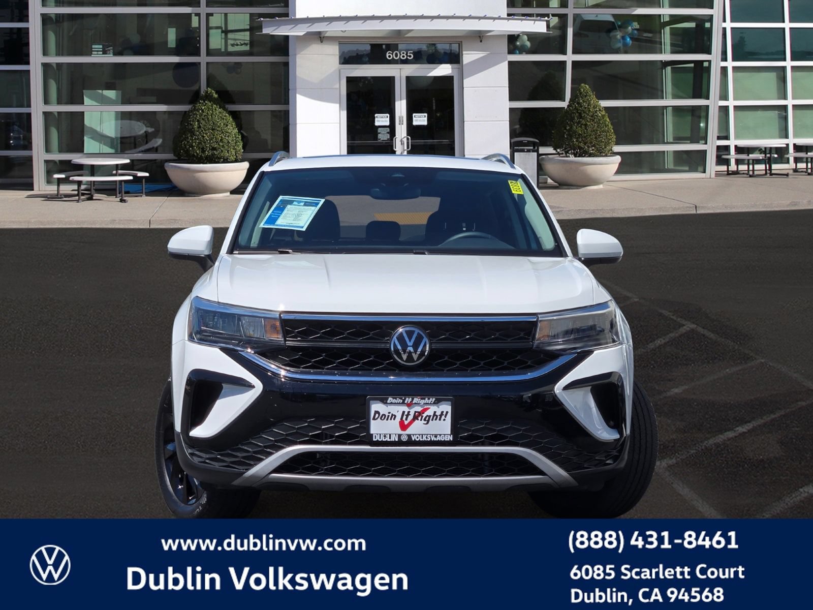 Certified 2023 Volkswagen Taos SE w/ Panoramic Sunroof Package AWD/4WD image 2