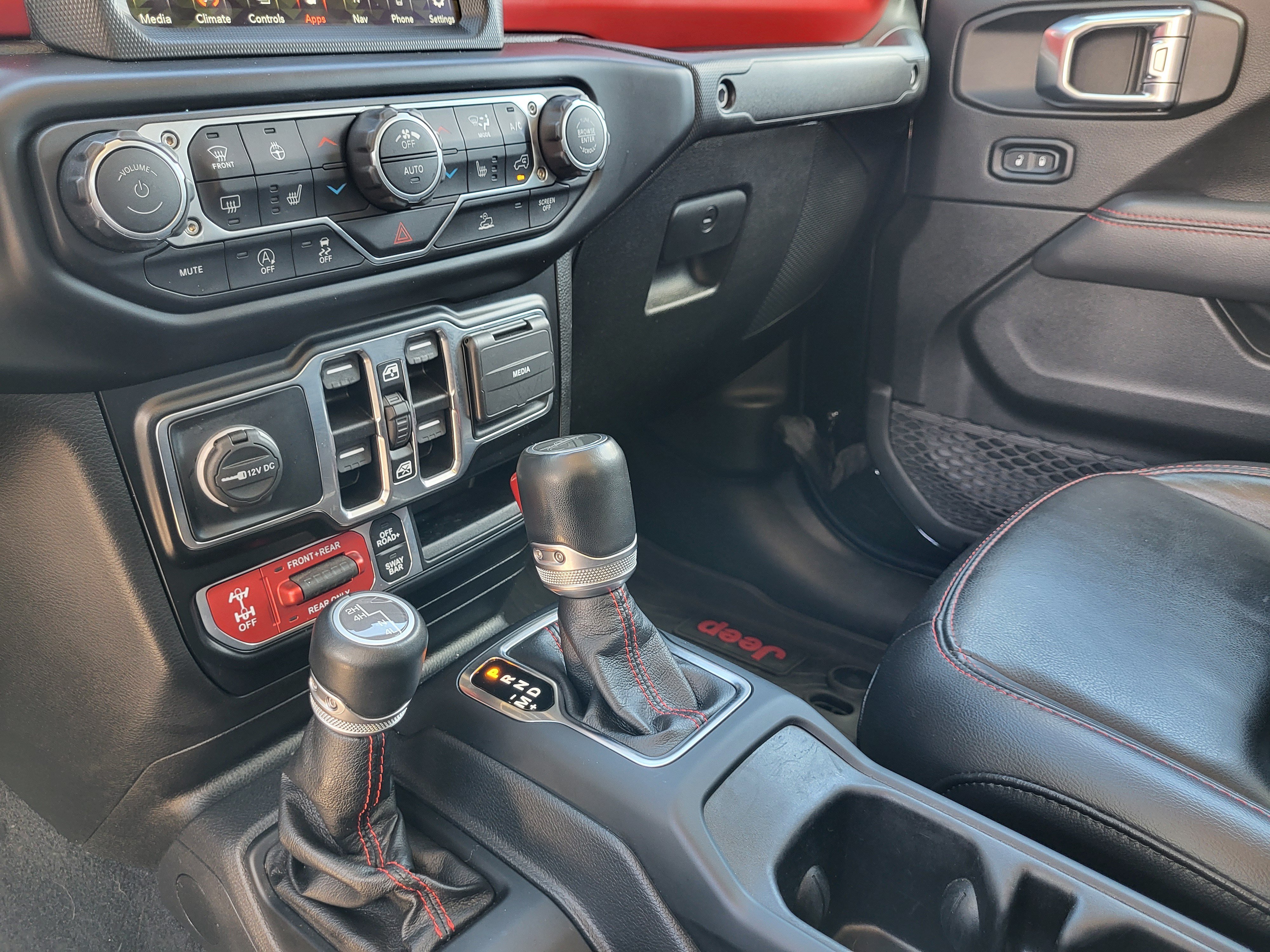Used 2022 Jeep Gladiator Rubicon w/ Cold Weather Group AWD/4WD image 19