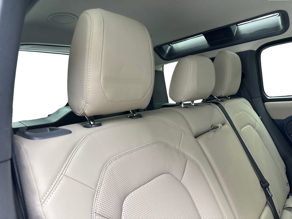 Used 2023 Land Rover Defender 110 SE AWD/4WD image 41