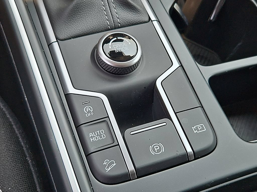 Certified 2026 Kia Sorento LX FWD image 16