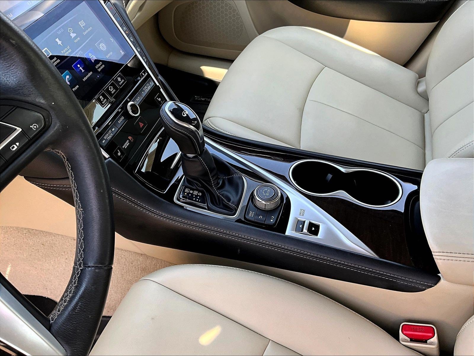 Used 2019 INFINITI Q50 Luxe w/ Essential Package (3.0T Luxe) AWD/4WD image 17