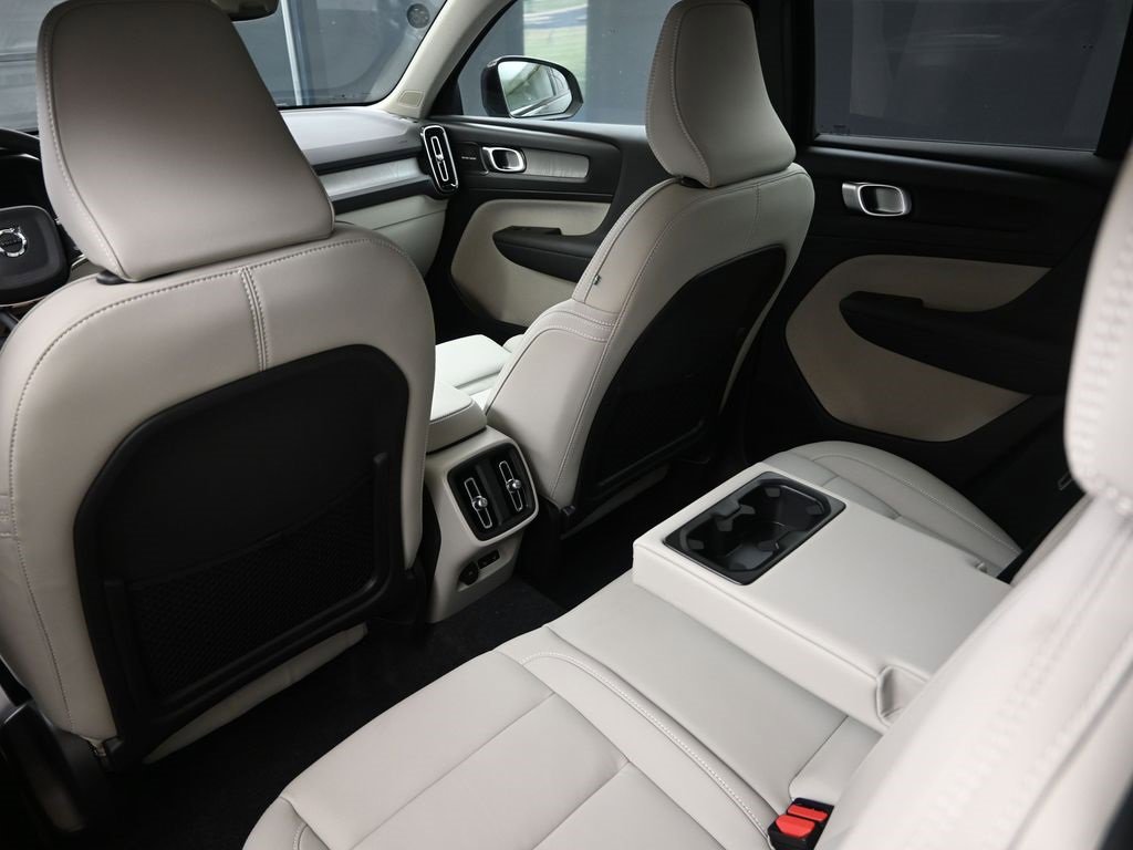 New 2026 Volvo XC40 B5 Ultra w/ Protection Package Premier image 18