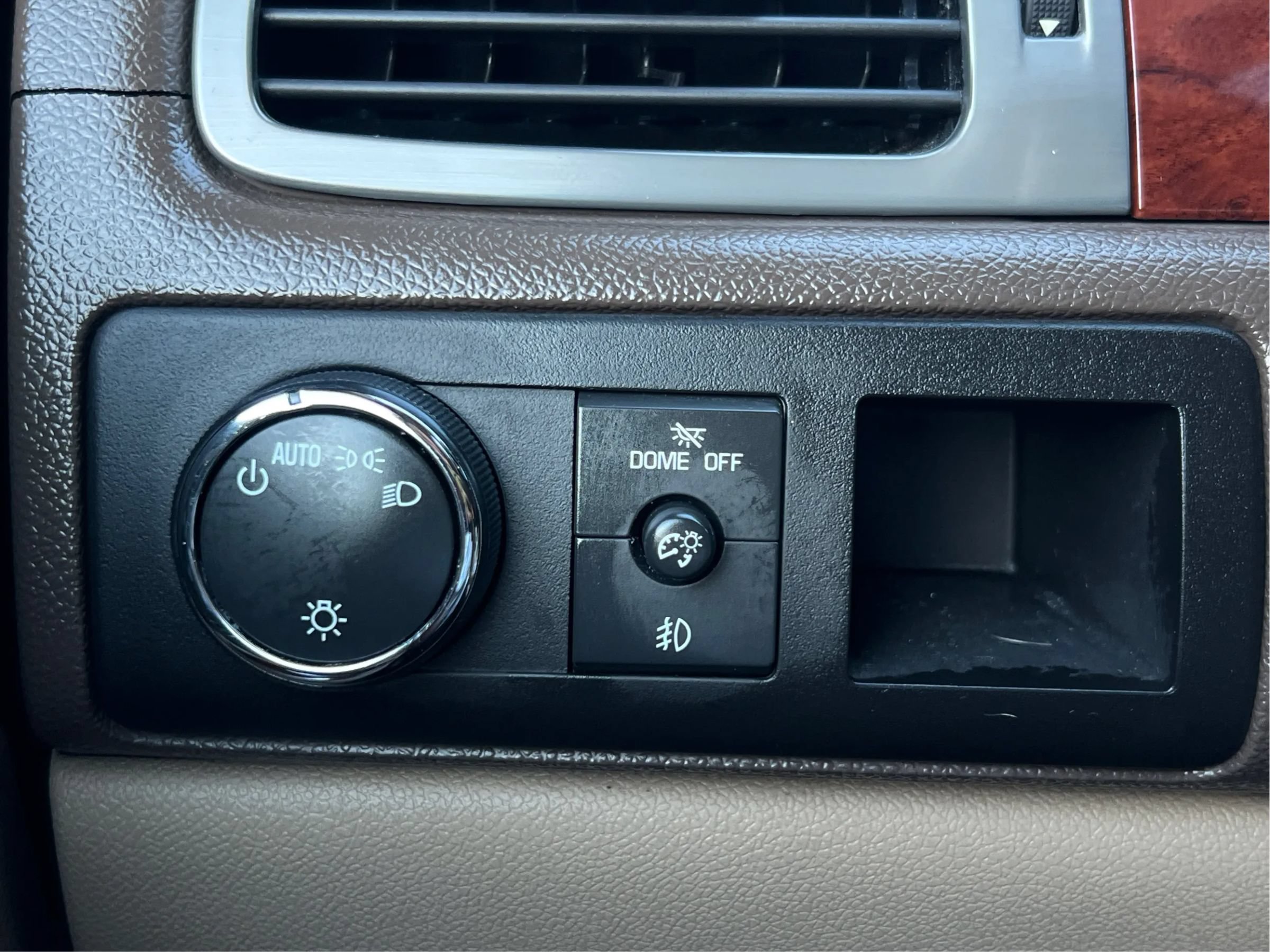 Used 2014 Chevrolet Tahoe LTZ RWD image 57