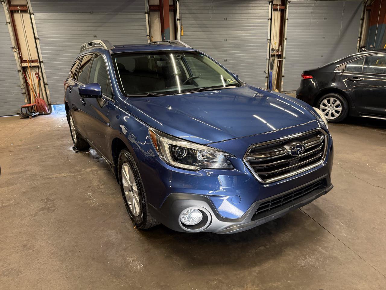 Used 2019 Subaru Outback 2.5i Premium w/ Popular Package #2 AWD/4WD image 3