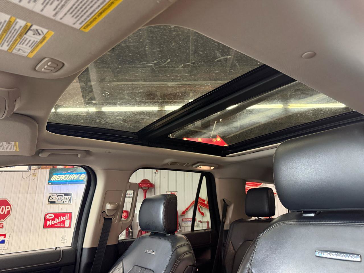 Used 2019 Ford Expedition Platinum AWD/4WD image 19