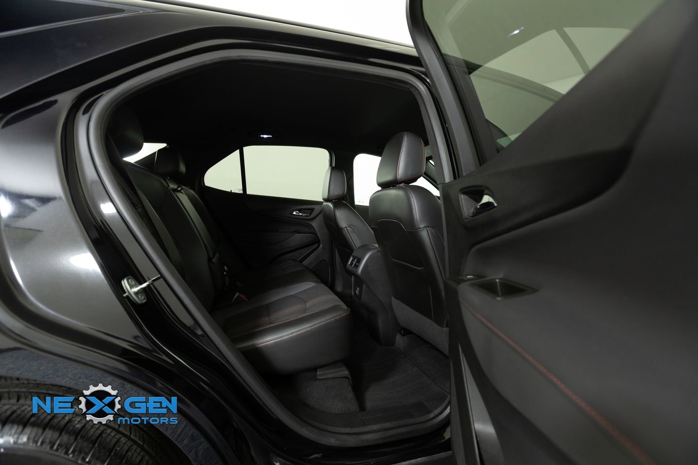 Used 2023 Chevrolet Equinox RS FWD image 32