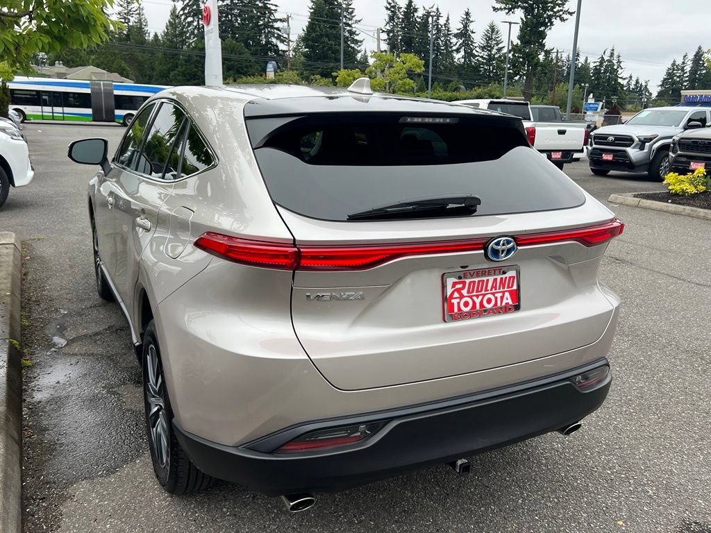 Certified 2023 Toyota Venza LE AWD/4WD image 9