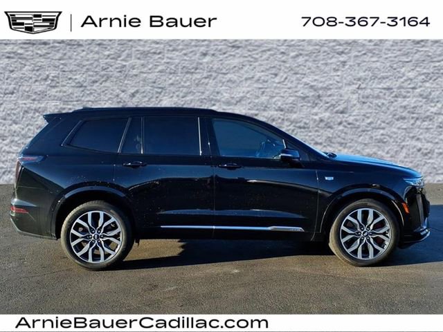 Used 2023 Cadillac XT6 Sport w/ Technology Package image 4