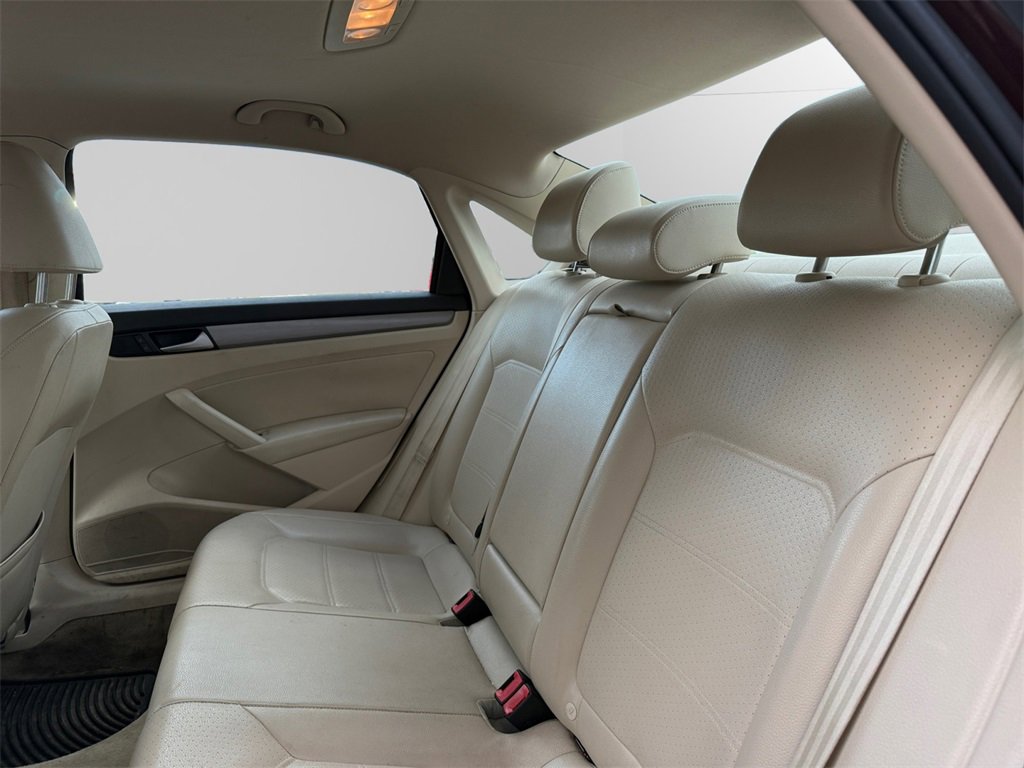 Used 2014 Volkswagen Passat 1.8T SE image 10