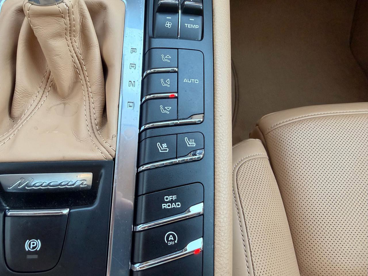 Used 2015 Porsche Macan S w/ Premium Package Plus image 34