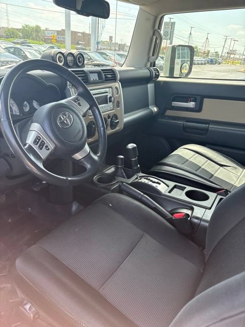 Used 2012 Toyota FJ Cruiser 4WD w/ Upgrade Pkg image 2