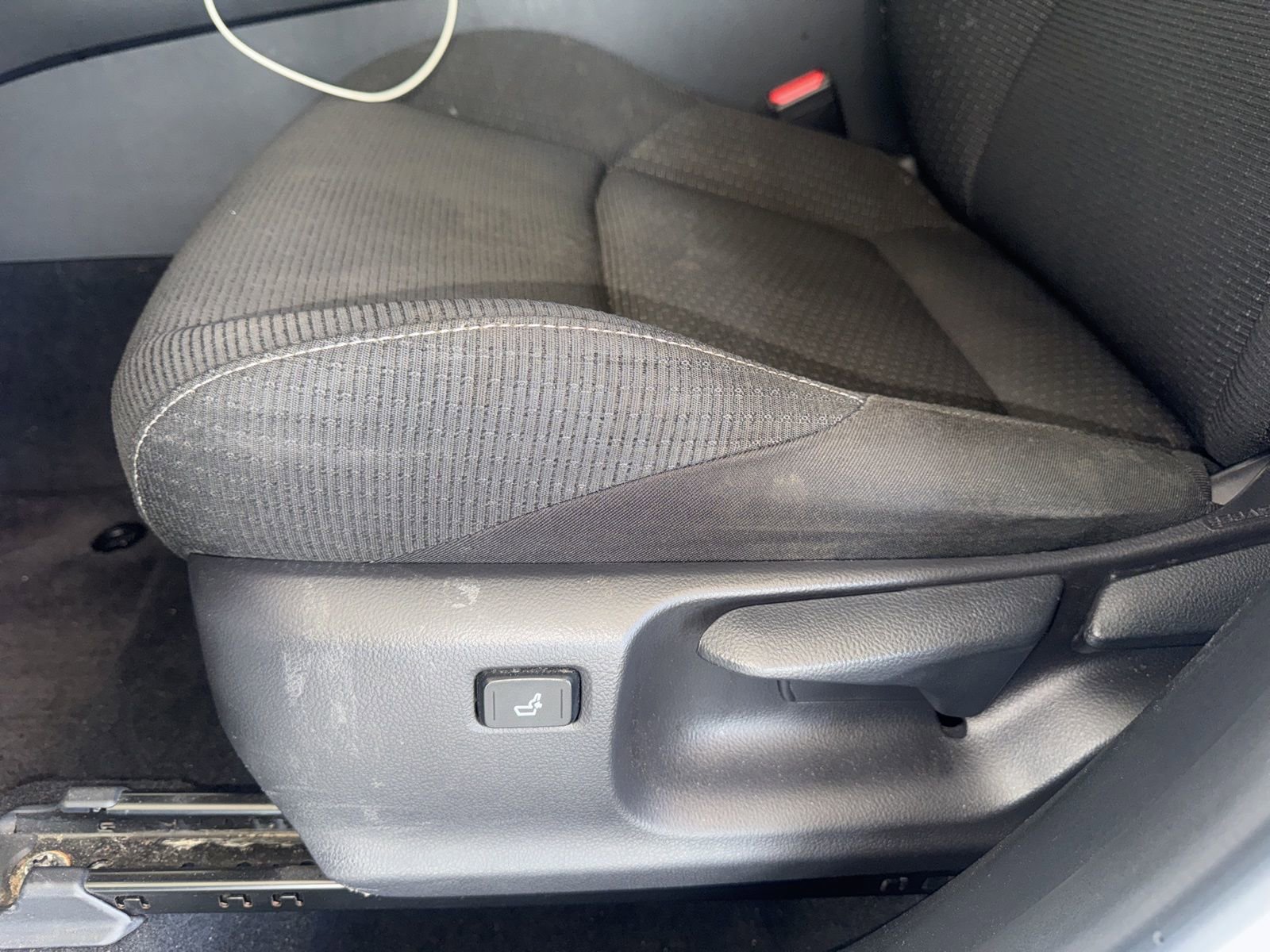 Used 2018 Toyota C-HR XLE image 6