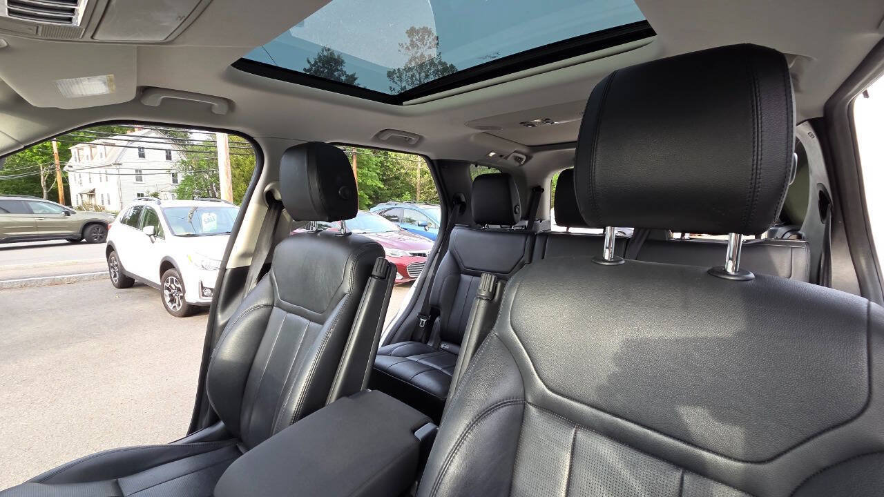 Used 2019 Land Rover Discovery SE AWD/4WD image 28