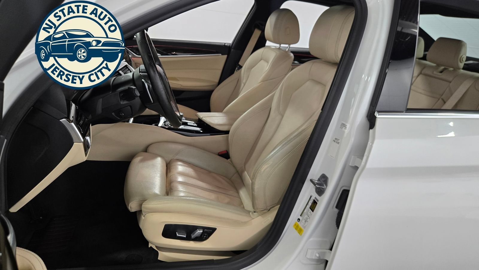Used 2020 BMW 530i w/ Convenience Package RWD image 29
