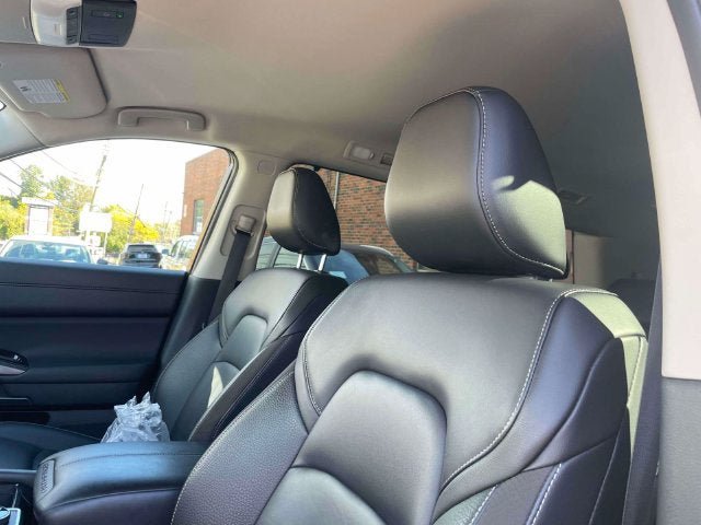Used 2025 Nissan Pathfinder SL AWD/4WD image 19