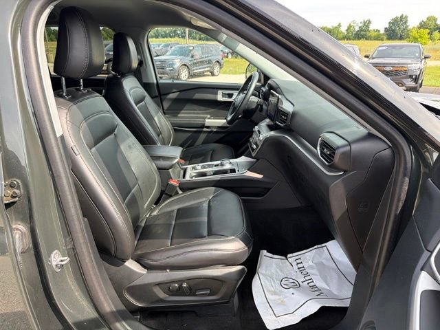 Used 2024 Ford Explorer XLT w/ Equipment Group 202A AWD/4WD image 30
