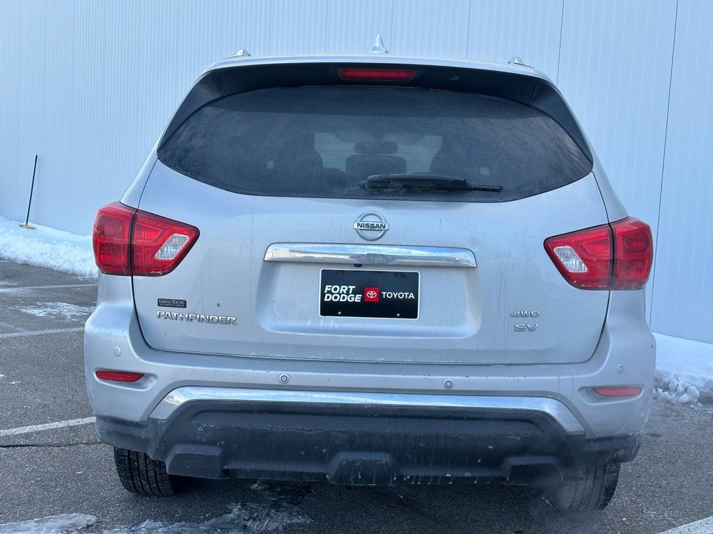 Used 2020 Nissan Pathfinder SV image 4