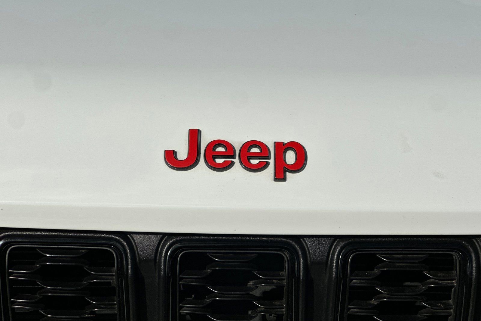 Used 2023 Jeep Grand Cherokee Altitude AWD/4WD image 38