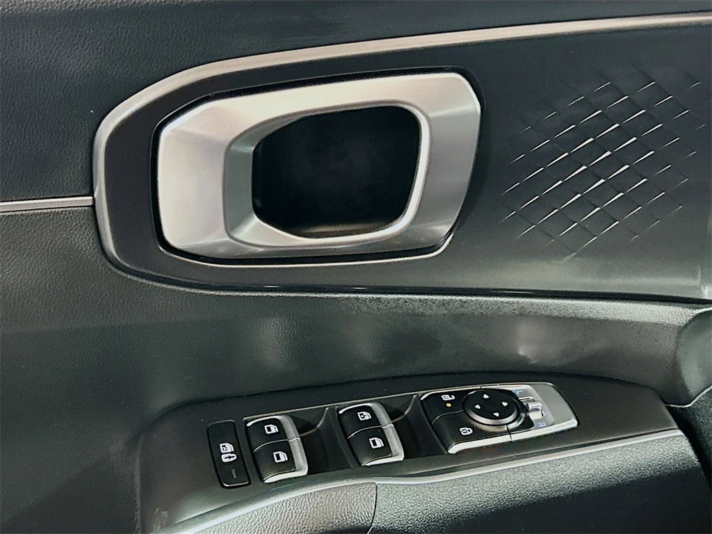 Used 2025 Kia Sorento S w/ Panoramic Sunroof Package image 16