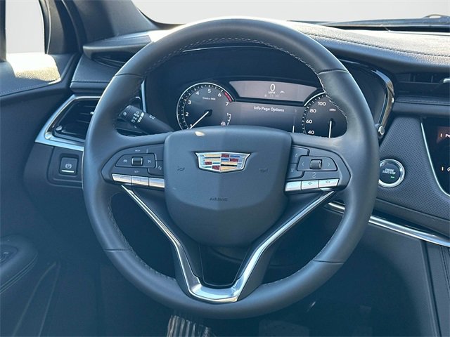 Used 2025 Cadillac XT6 Luxury image 6