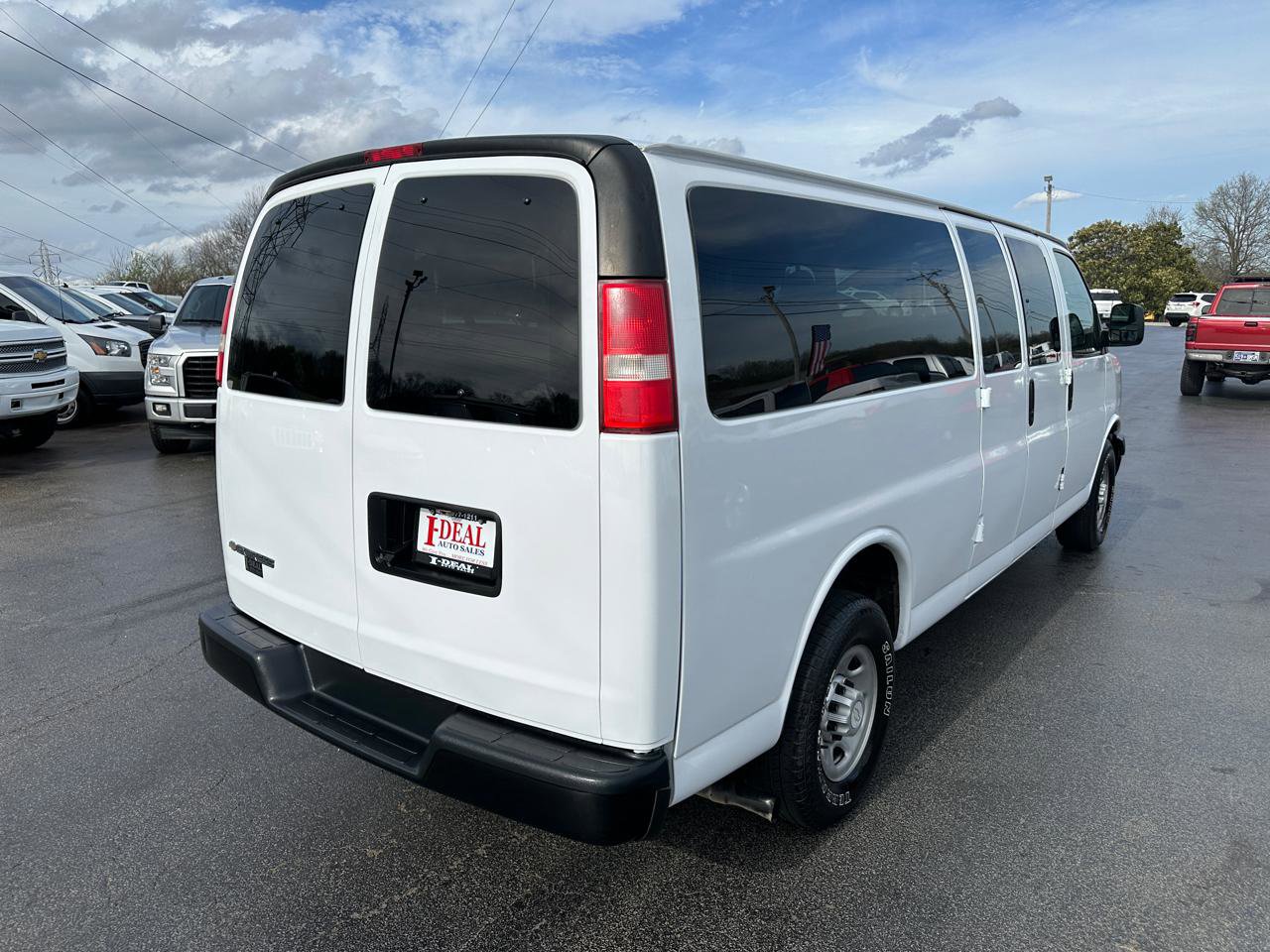 Used 2019 Chevrolet Express 3500 LS image 4