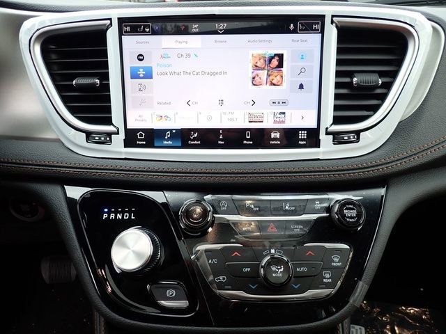 New 2026 Chrysler Pacifica Pinnacle image 21