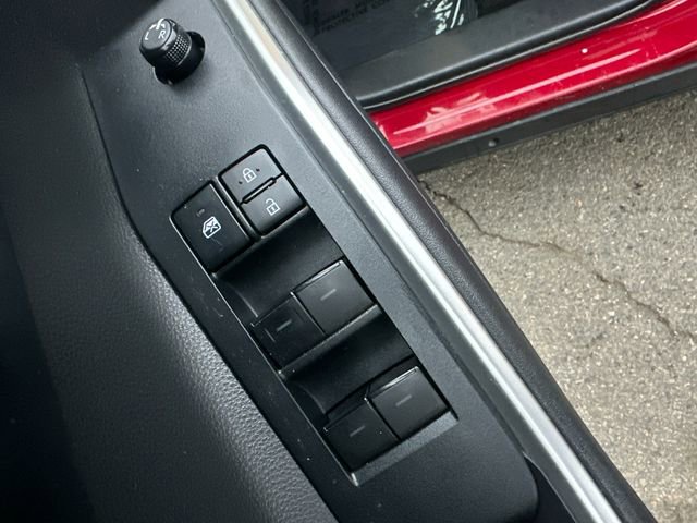 Used 2020 Toyota Highlander XLE image 28