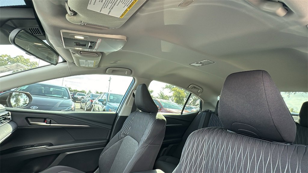 New 2025 Toyota Camry Hybrid image 19