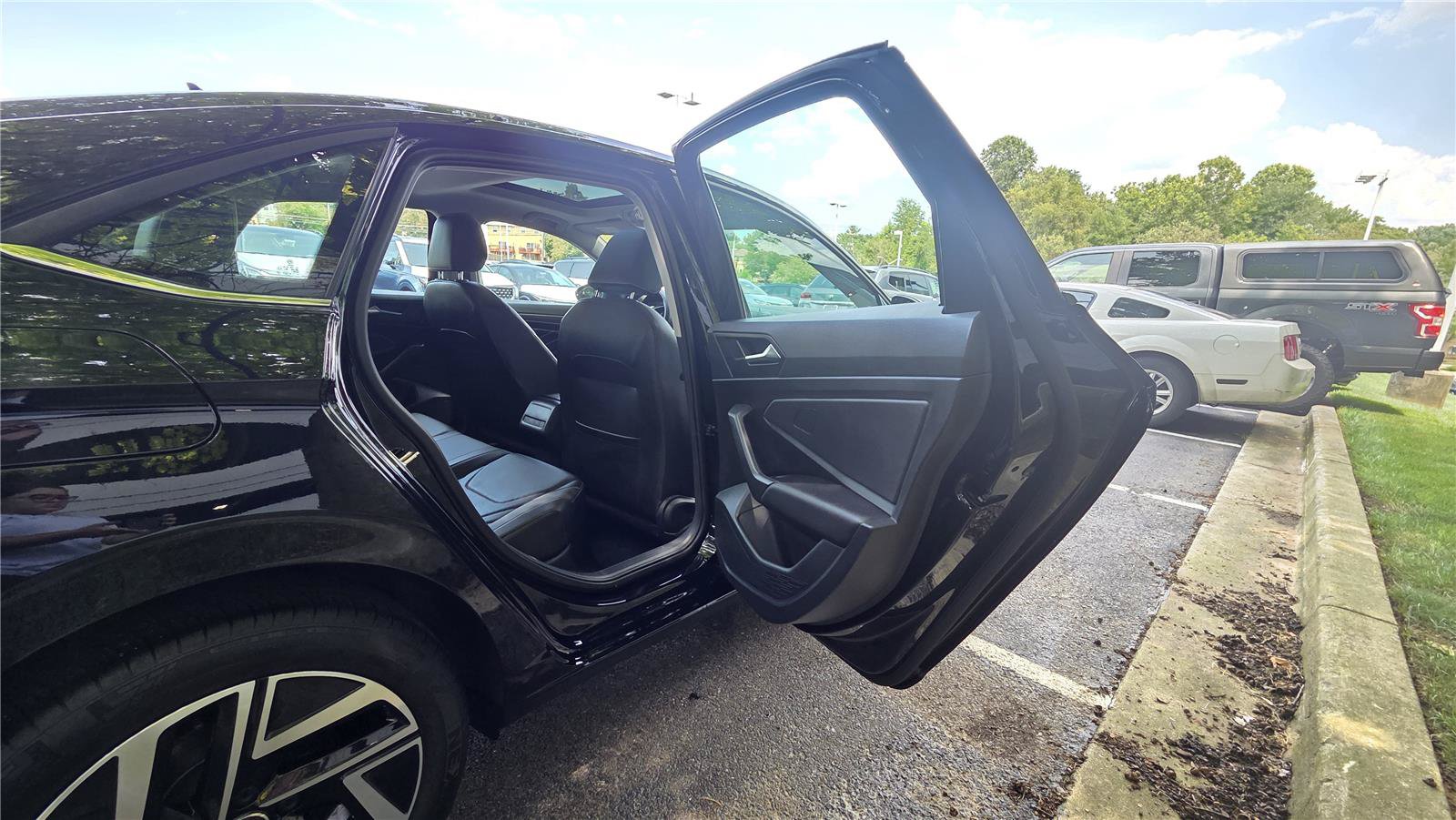 Certified 2022 Volkswagen Jetta SEL FWD image 29