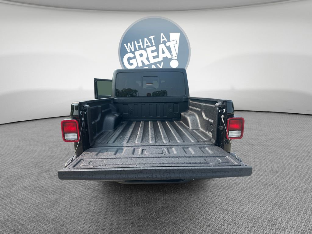 New 2025 Jeep Gladiator Sport image 25