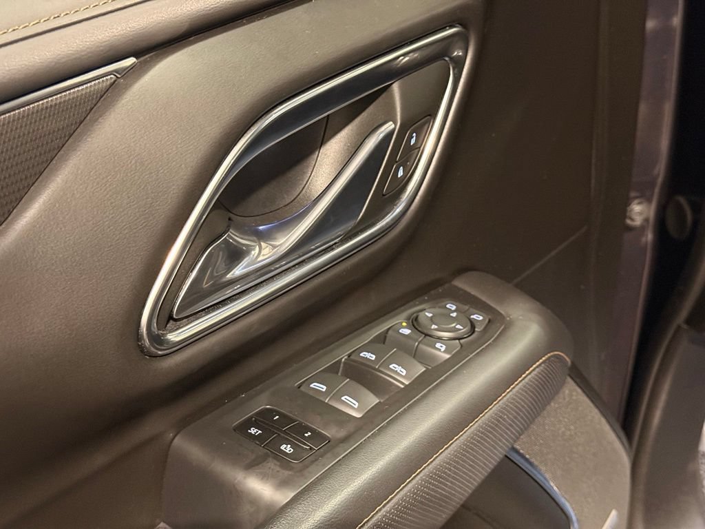 Used 2024 GMC Yukon AT4 w/ AT4 Premium Plus Package AWD/4WD image 16