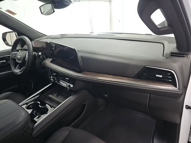 Used 2025 Chevrolet Suburban LS image 11