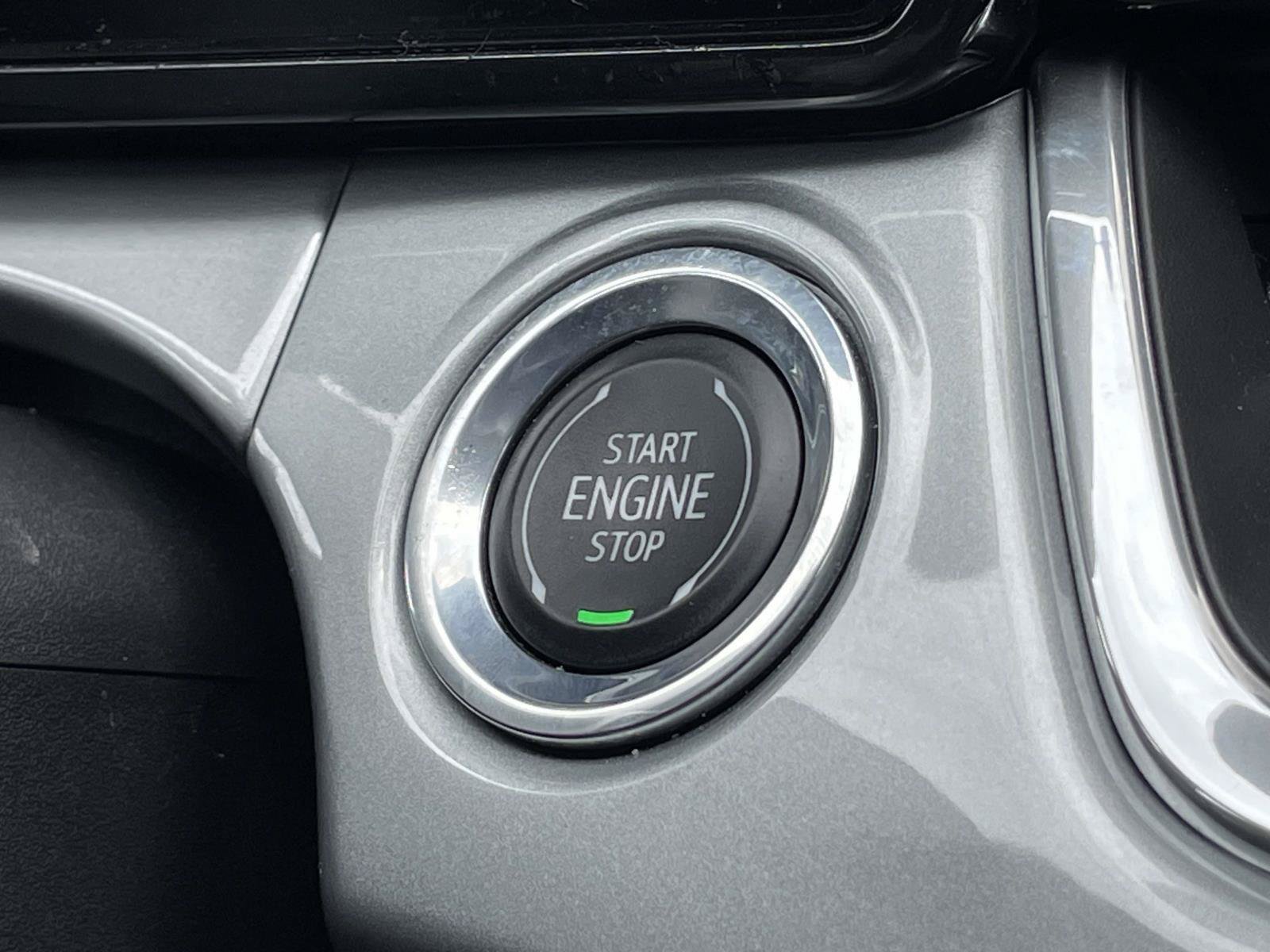Used 2024 Chevrolet Trax LT w/ Driver Confidence Package FWD image 19