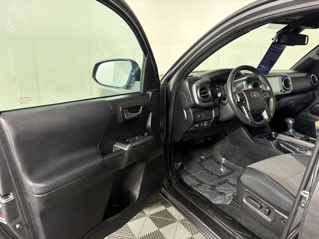 Used 2023 Toyota Tacoma TRD Off-Road w/ Technology Package AWD/4WD image 12