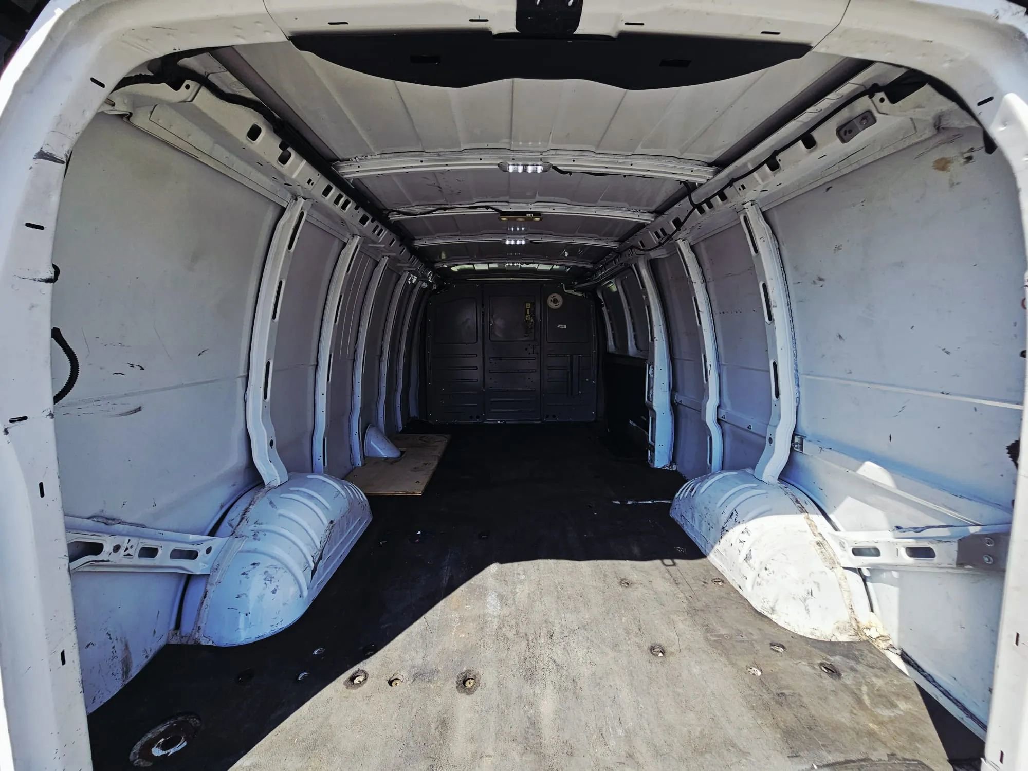 Used 2017 Chevrolet Express 3500 Extended RWD image 12